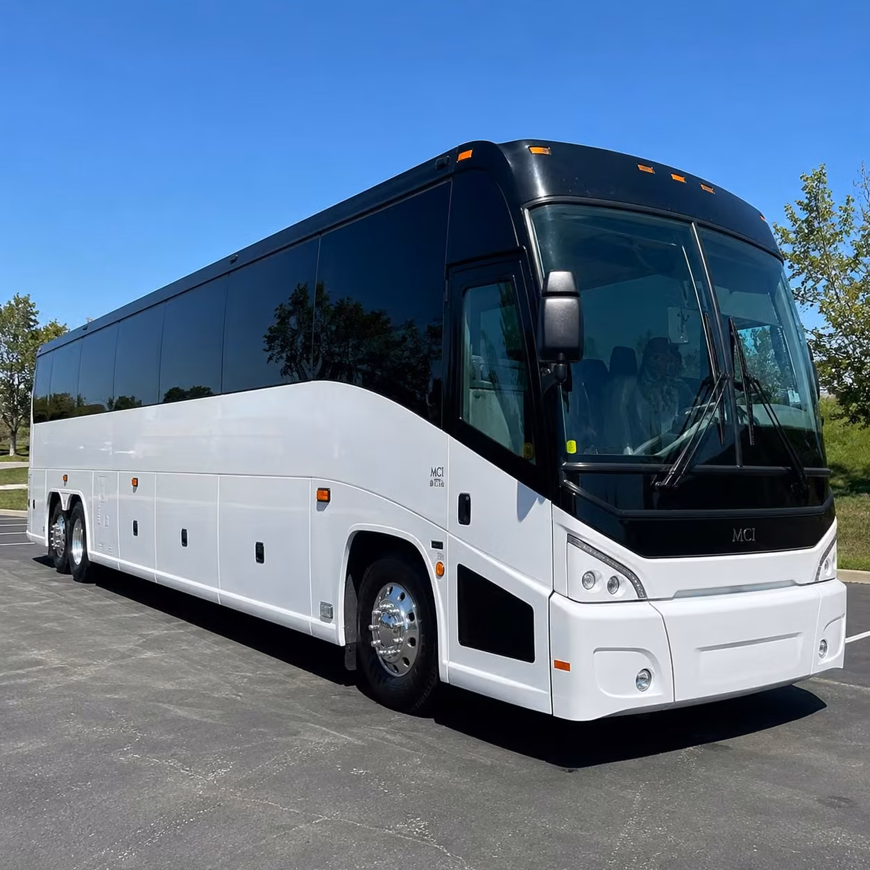corporate travel groups in elk grove can simplify airport logistics with a shuttle bus